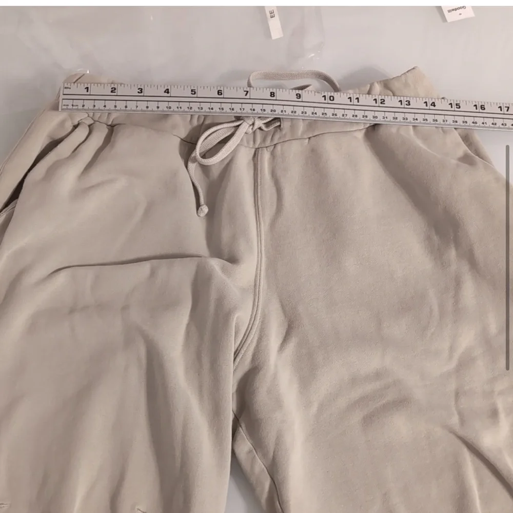 COS Women's Relaxed Fit Khaki Sweatpants
Loungewear Size Large - Picture 5 of 6